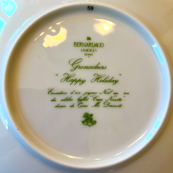 Pristine, Bernardaud Limoges, France: Granadiers HAPPY HOLIDAY dessert plate. - Picture 3 of 4